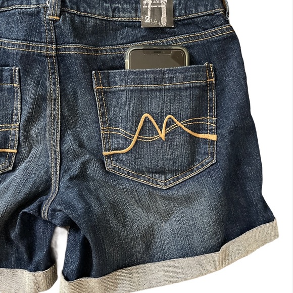 NY&C Denim Shorts- Size 2, Never been worn! - Picture 4 of 7